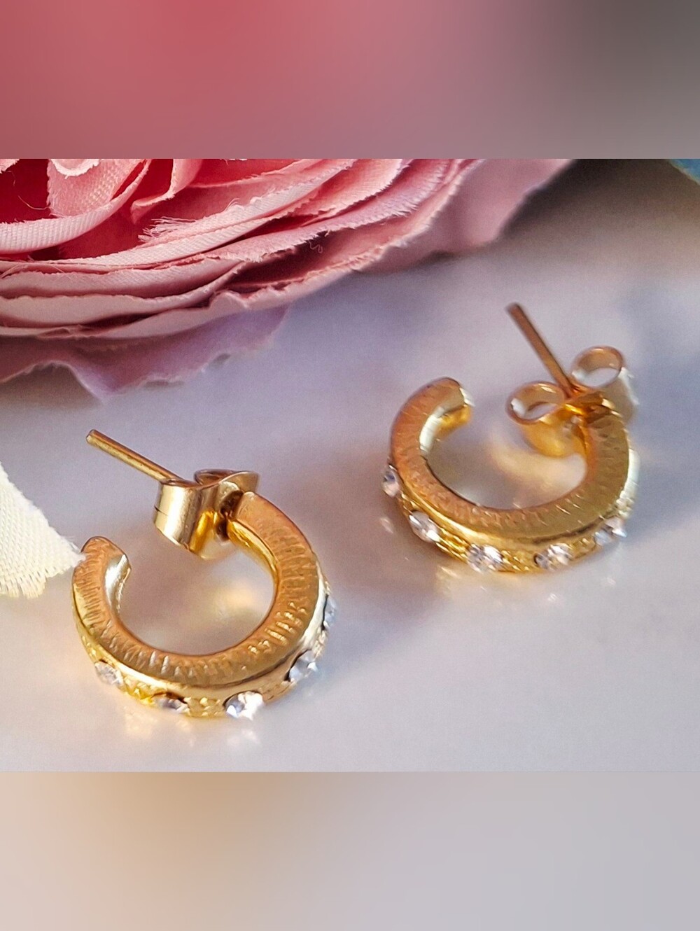 Vintage 80s ✨️💎Rhinestone Encrusted Hoop Earrings